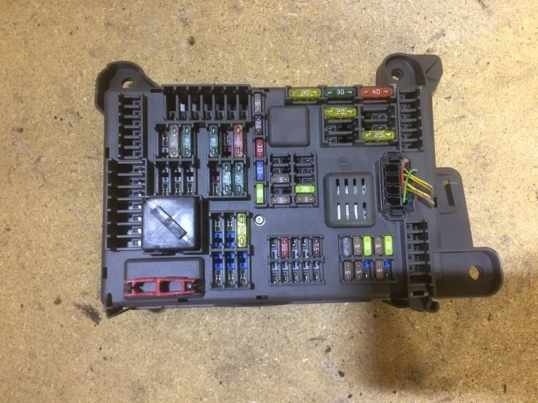 61146931687 Блок предохранителей BMW X5 E70