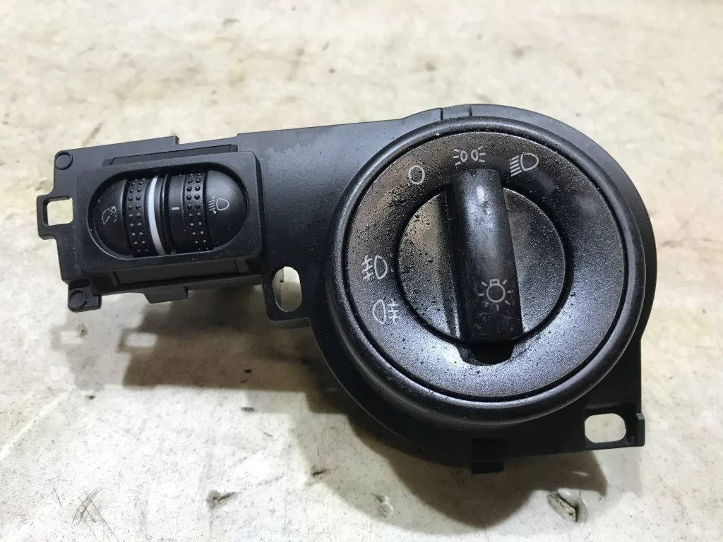7L6858903AA Блок управления светом VW Touareg 1