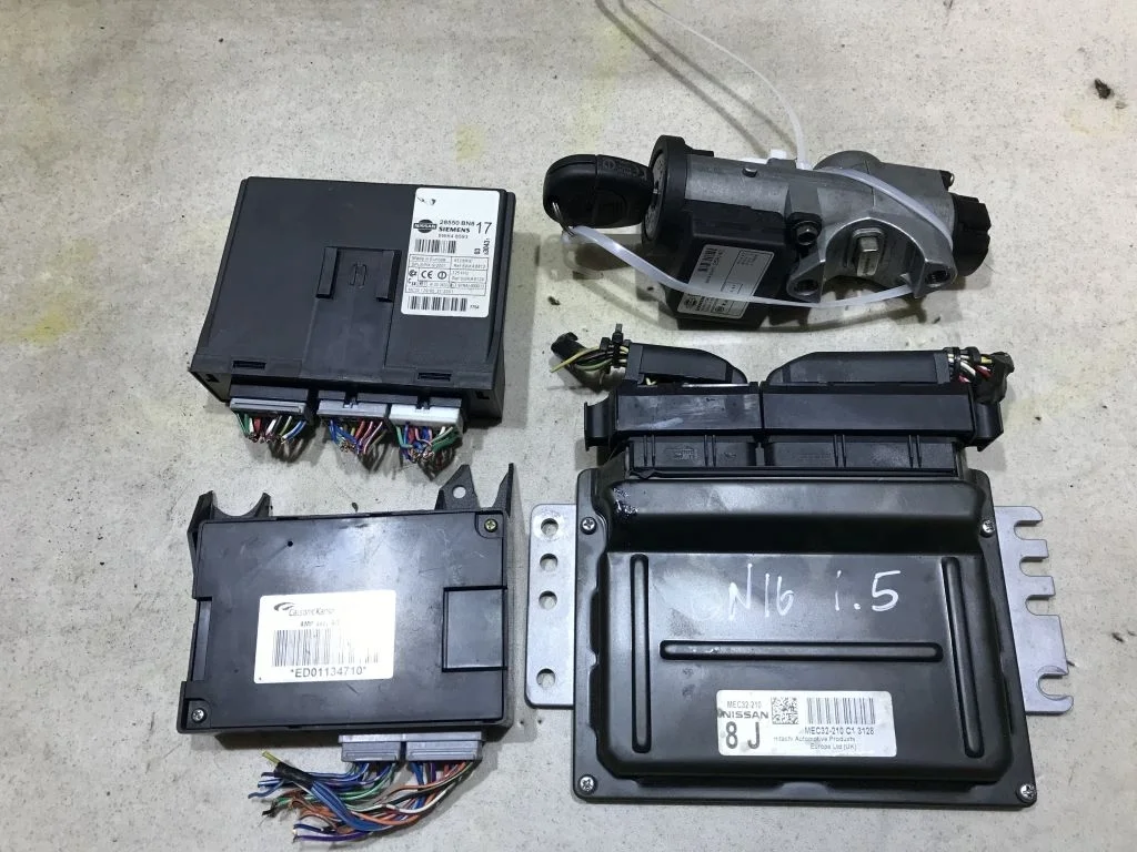 MEC32-210 Блок управления ЭБУ Nissan Almera N16