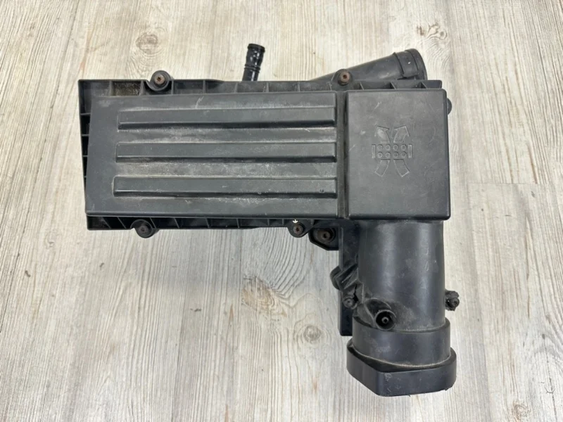 Корпус воздушного фильтра VW Passat B6 2006-2011 3C