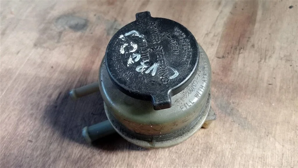 Б.у. бачок гидроусилителя TOYOTA CAMRY V30 ACV30 TOYOTA CAMRY V30 ACV30