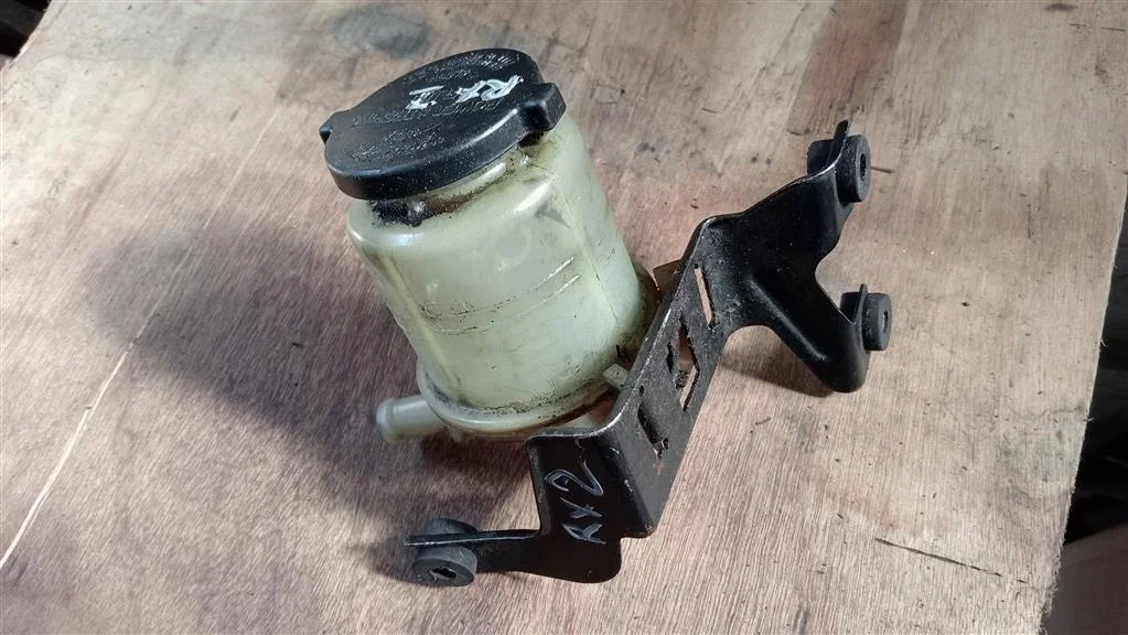 Б.у. бачок гидроусилителя LEXUS RX330 MCU38 LEXUS RX330 MCU38