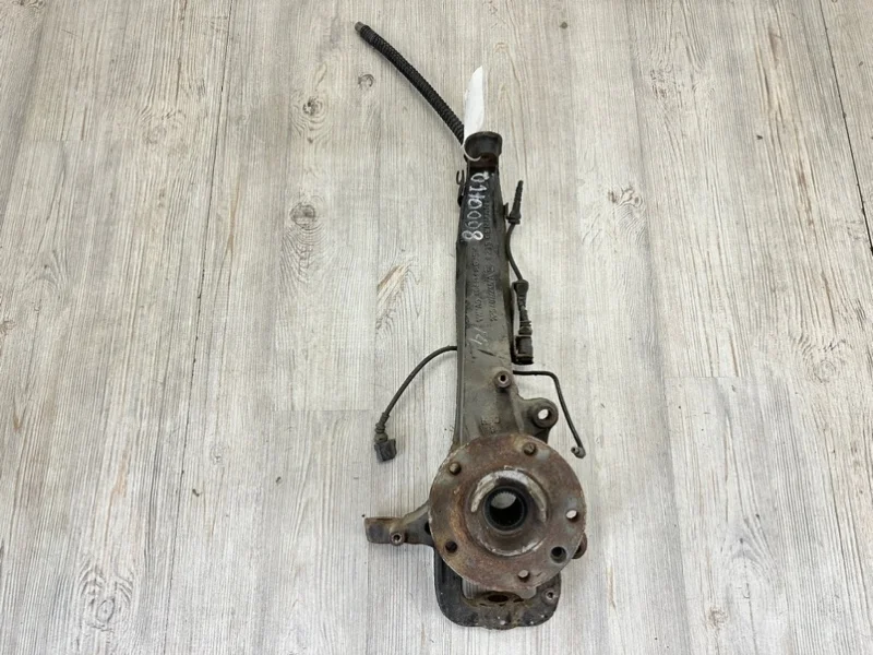 Кулак поворотный со ступицей VW Touareg 2 2010-2018 7P