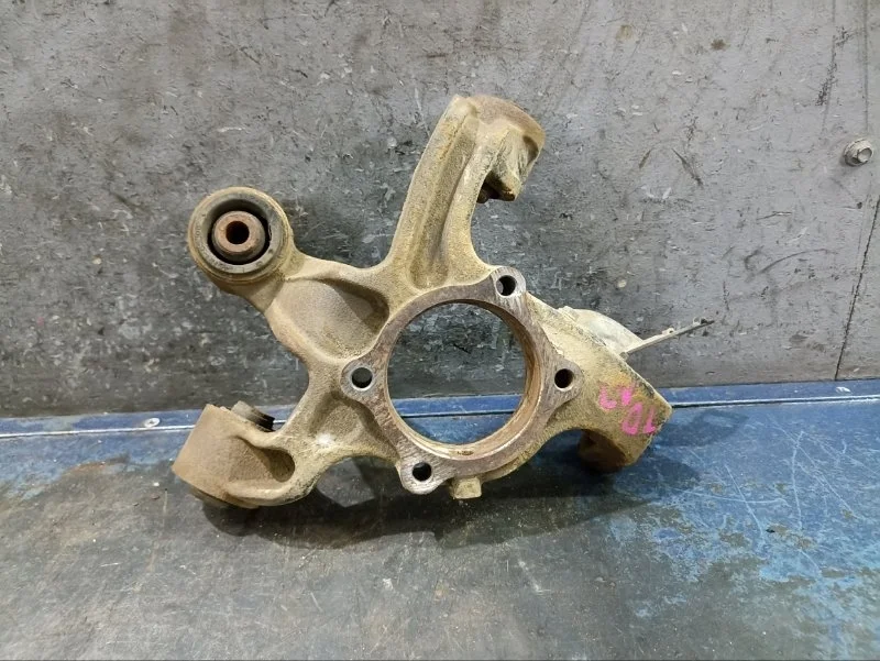 Кулак Suzuki Grand Vitara 3 TD