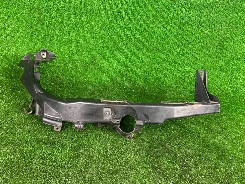 Кронштейн крепления фары BMW E90