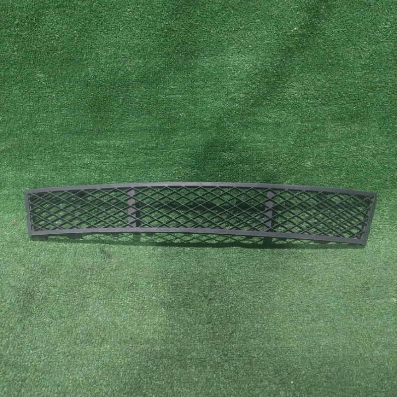 Решетка в передний бампер BMW 528i F10