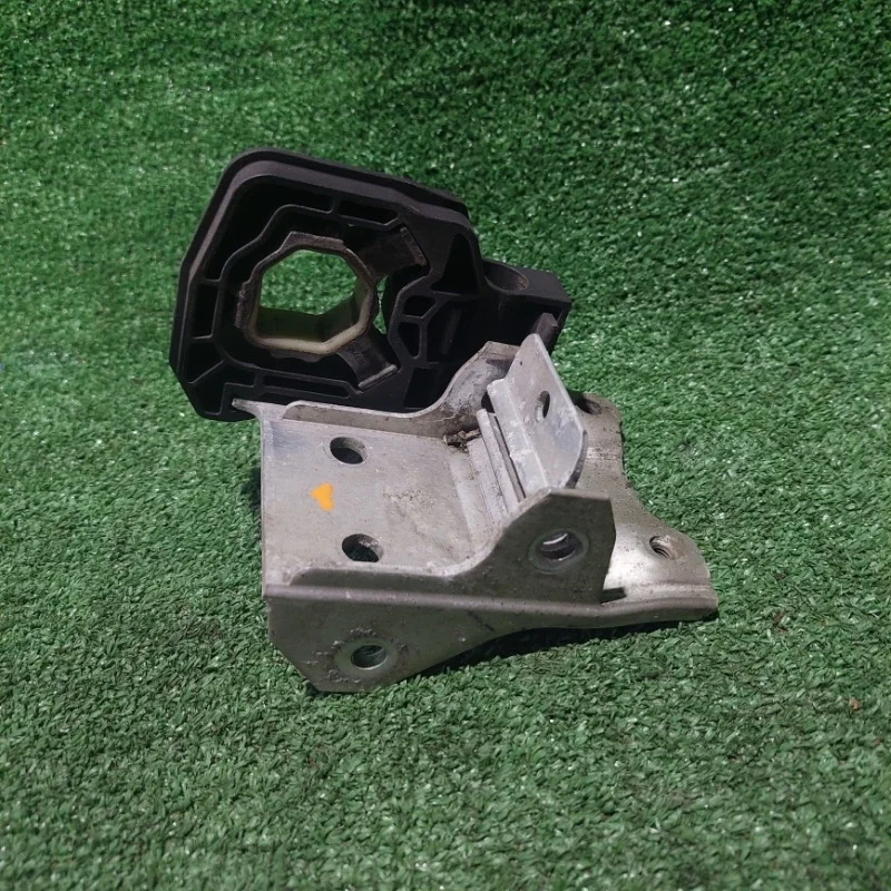 Кронштейн усилителя бампера BMW F07 GT