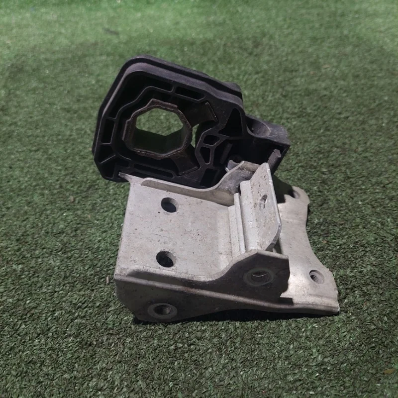 Кронштейн усилителя бампера BMW F10/F11