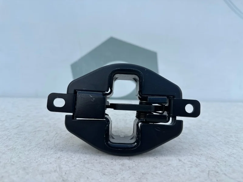 Замок капота нижняя часть Mercedes-benz W221