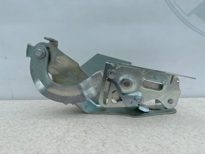 Петля капота левая Mercedes-benz W205