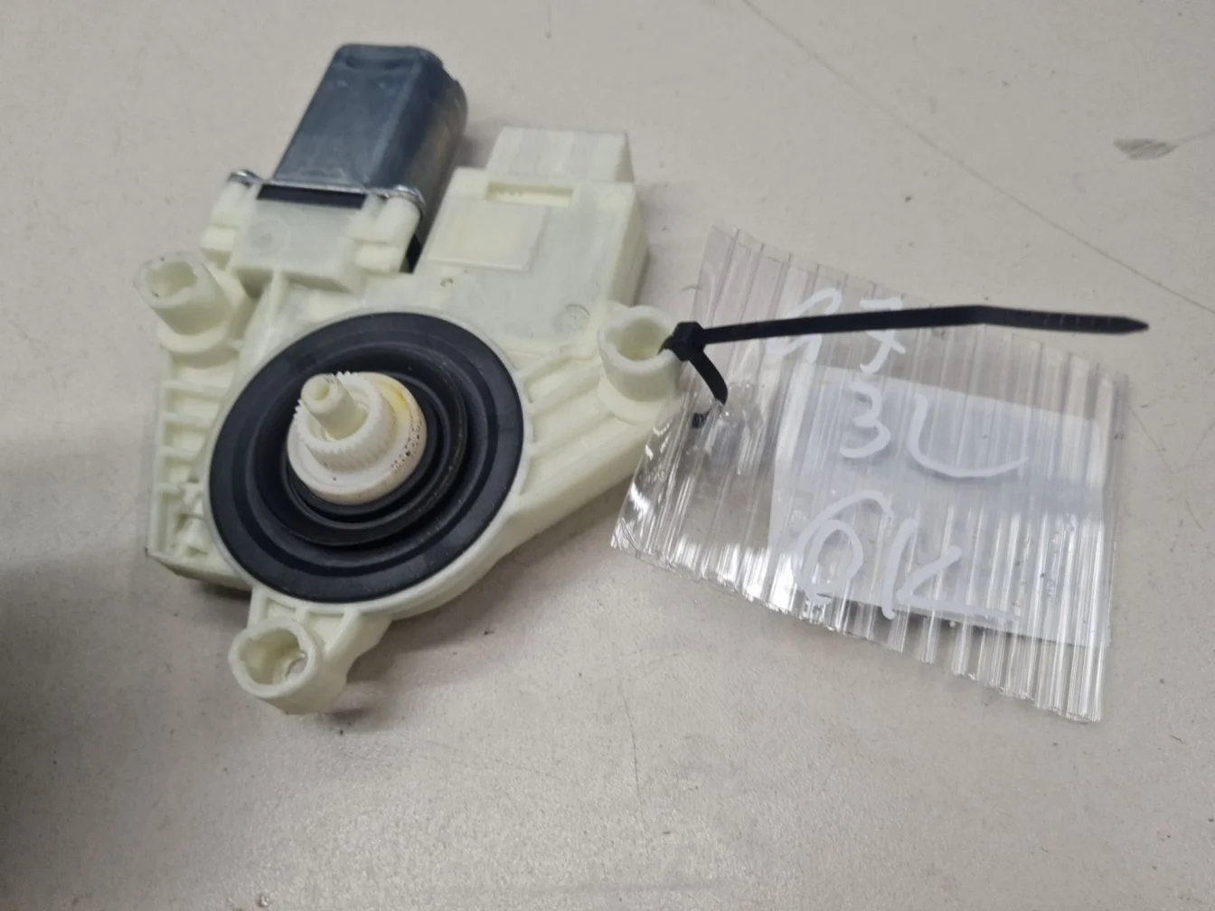 Моторчик стеклоподъёмника задний левый для Volkswagen Golf 7 2012-2020