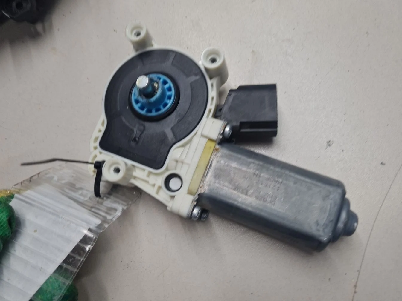 Моторчик стеклоподъёмника передний левый для BMW X4 F26 2014-2018