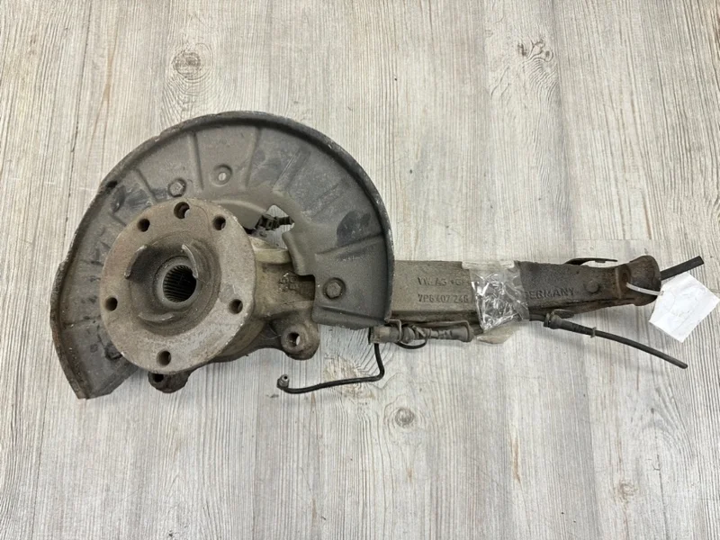 Кулак поворотный со ступицей VW Touareg 2 2010-2018 7P