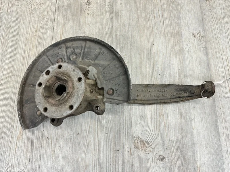 Кулак поворотный со ступицей VW Touareg 2 2010-2018 7P