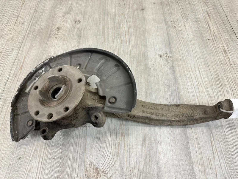 Кулак поворотный со ступицей VW Touareg 2 2010-2018 7P