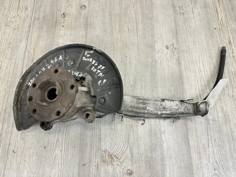 Кулак поворотный со ступицей VW Touareg 2 2010-2018 7P