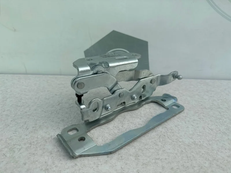 Петля капота правая Mercedes-benz CLS C218