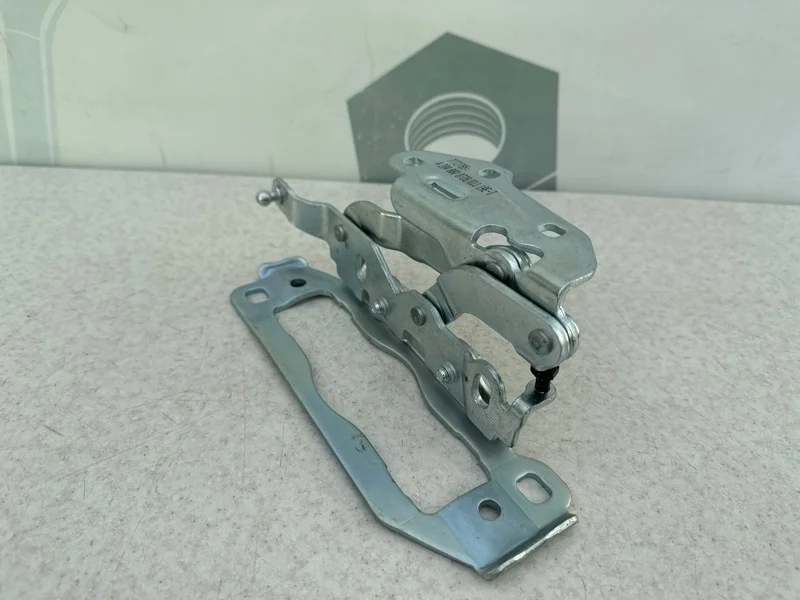 Петля капота левая Mercedes-benz CLS C218