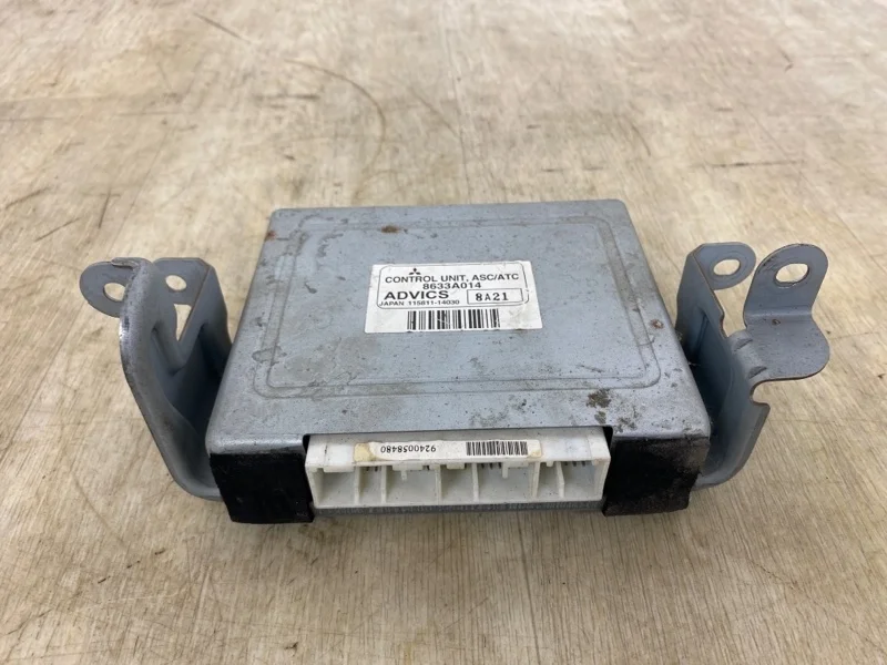 БЛОК УПРАВЛЕНИЯ MITSUBISHI PAJERO 4 2006- 8633A014 V87W 4M41