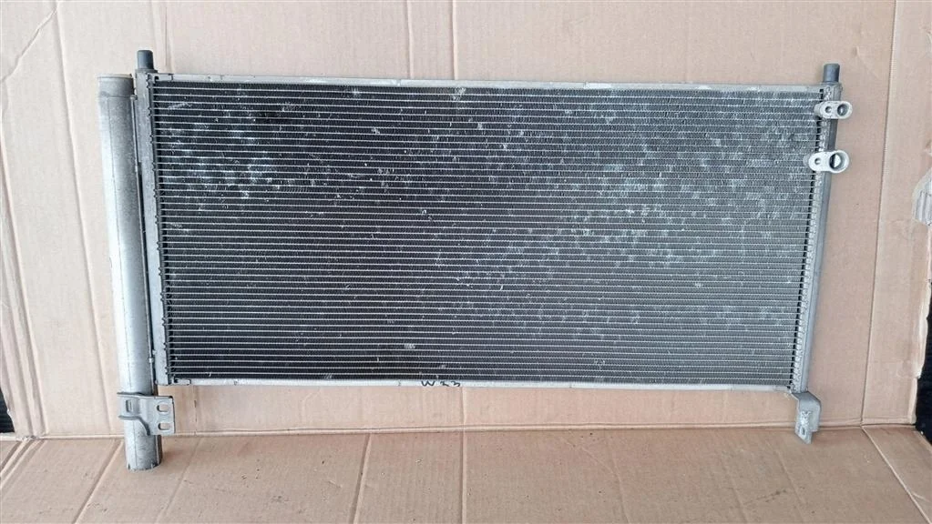Б.у. радиатор кондиционера TOYOTA PRIUS ZVW30 TOYOTA PRIUS ZVW30