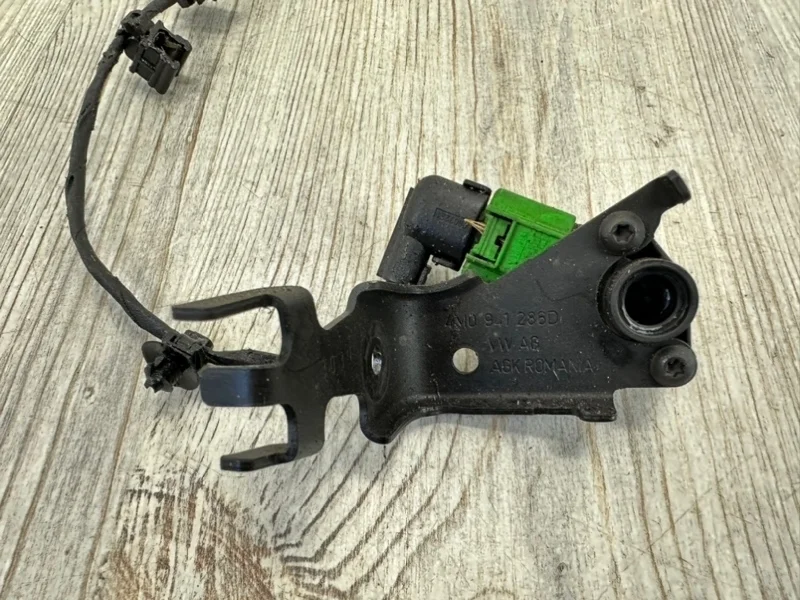 Кронштейн Audi Q7 2015- 4M