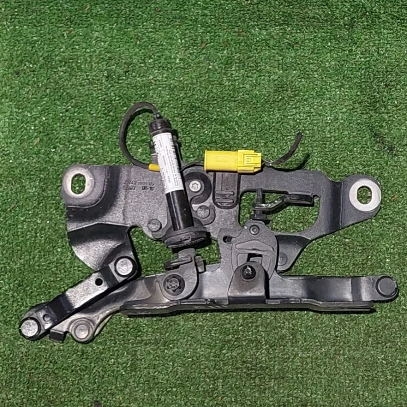 Петля капота BMW F10/F11