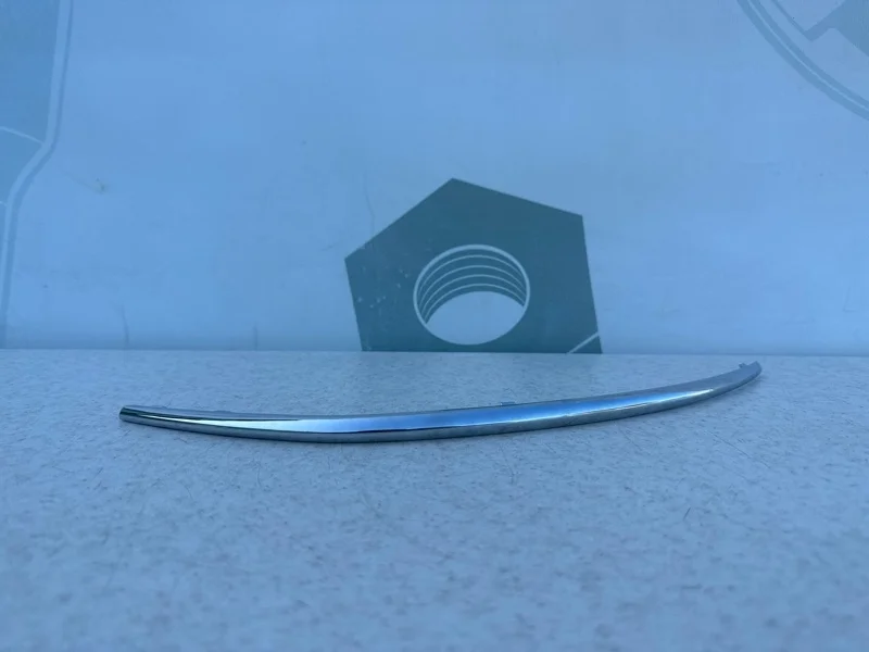 Молдинг переднего бампера левый Mercedes-benz W222