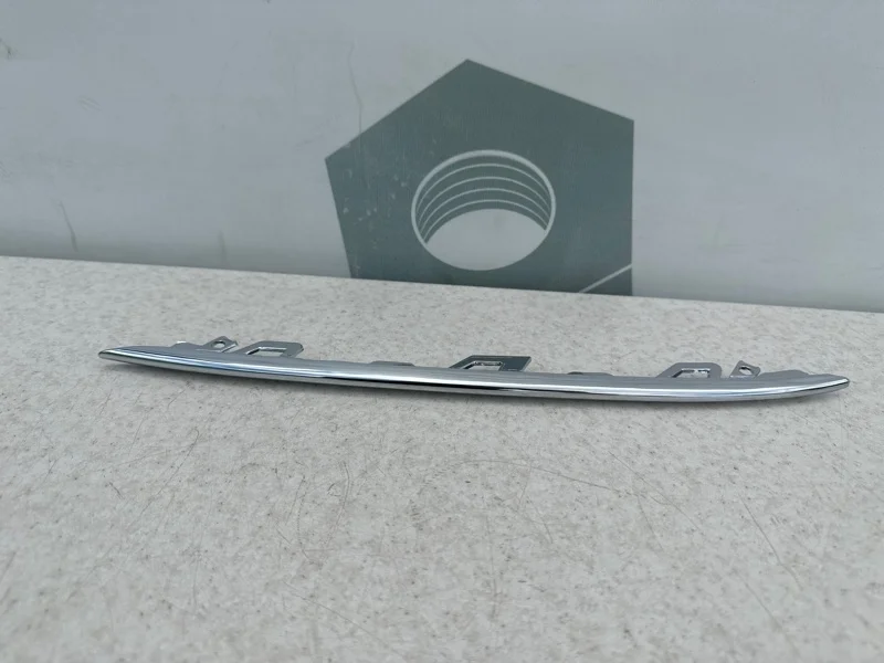 Молдинг переднего бампера правый нижний Mercedes-benz W222