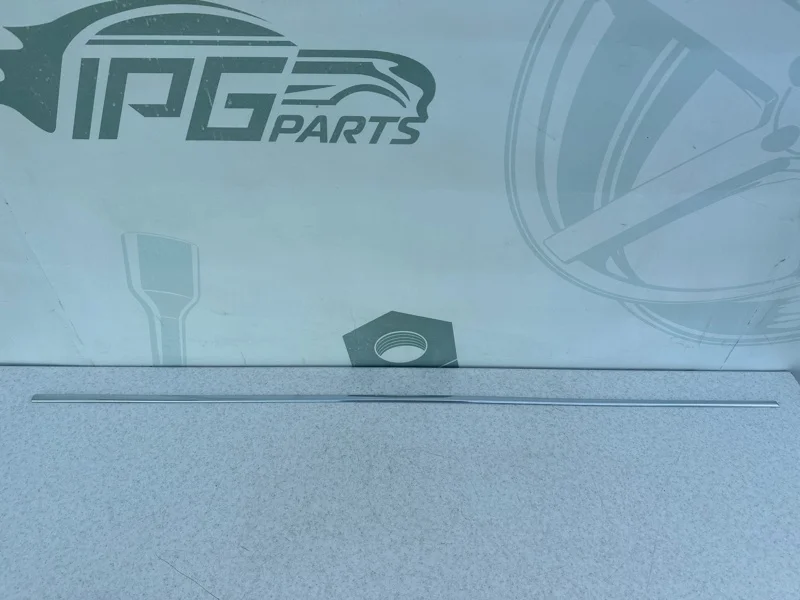 Молдинг передней левой двери Mercedes-benz W212