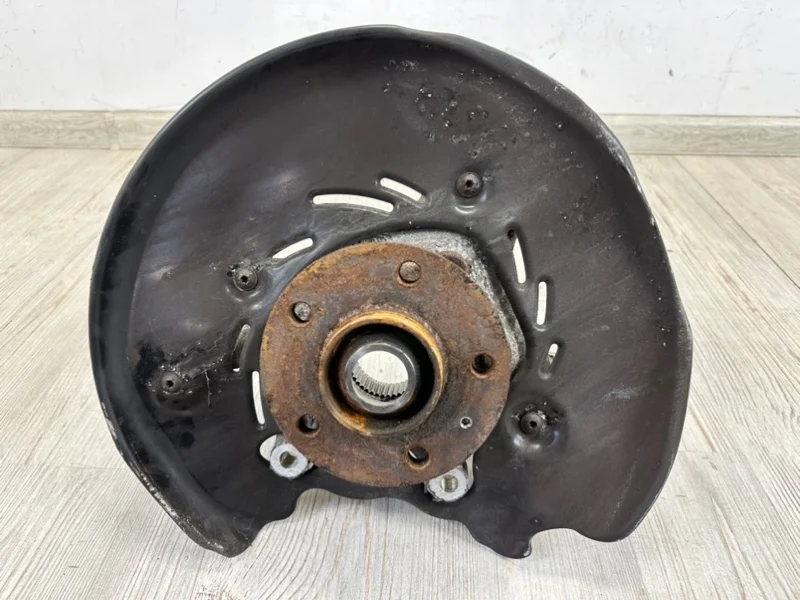 Кулак поворотный со ступицей Audi A8 2010-2017 D4