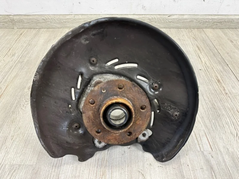 Кулак поворотный со ступицей Audi A8 2010-2017 D4