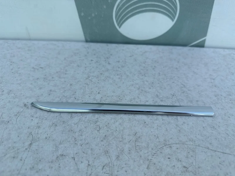 Молдинг переднего правого крыла Mercedes-benz W212