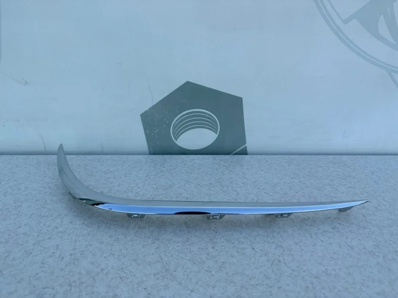 Молдинг переднего бампера левый Mercedes-benz W213