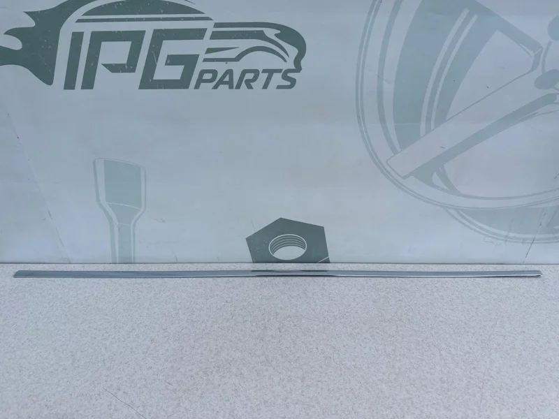 Молдинг передней правой двери Mercedes-benz W212