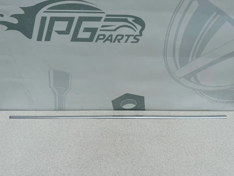 Молдинг передней левой двери Mercedes-benz W212