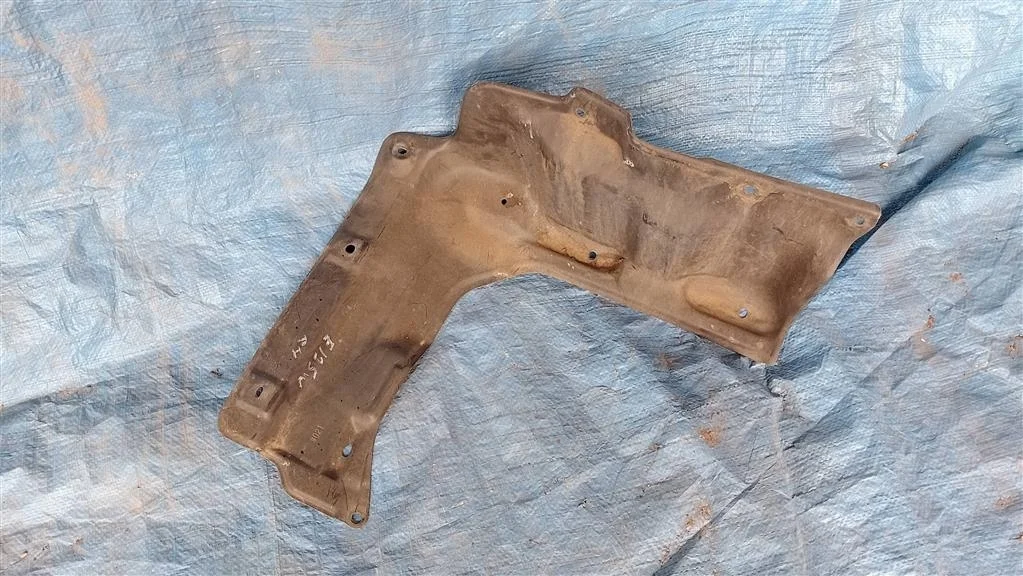 Б.у. пыльник двигателя TOYOTA COROLLA E120 TOYOTA COROLLA E120