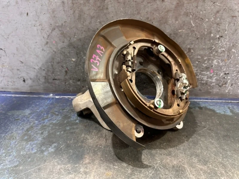 Кулак Infiniti Q50 V37