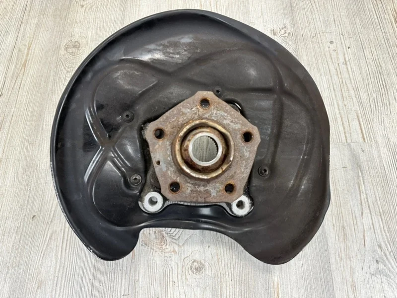 Кулак поворотный со ступицей Audi Q7 2015- 4M