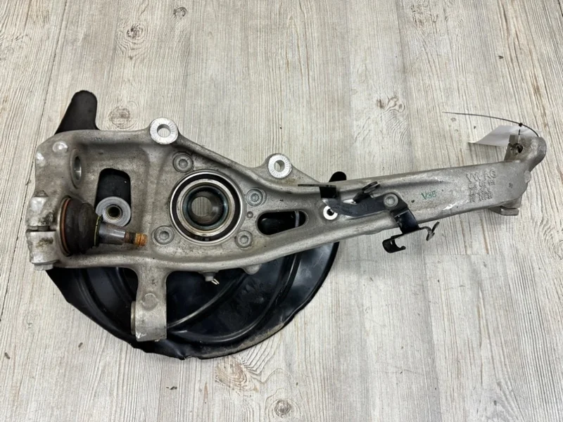 Кулак поворотный со ступицей Audi Q7 2015- 4M