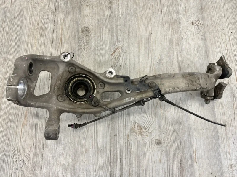 Кулак поворотный со ступицей Audi Q7 2015- 4M