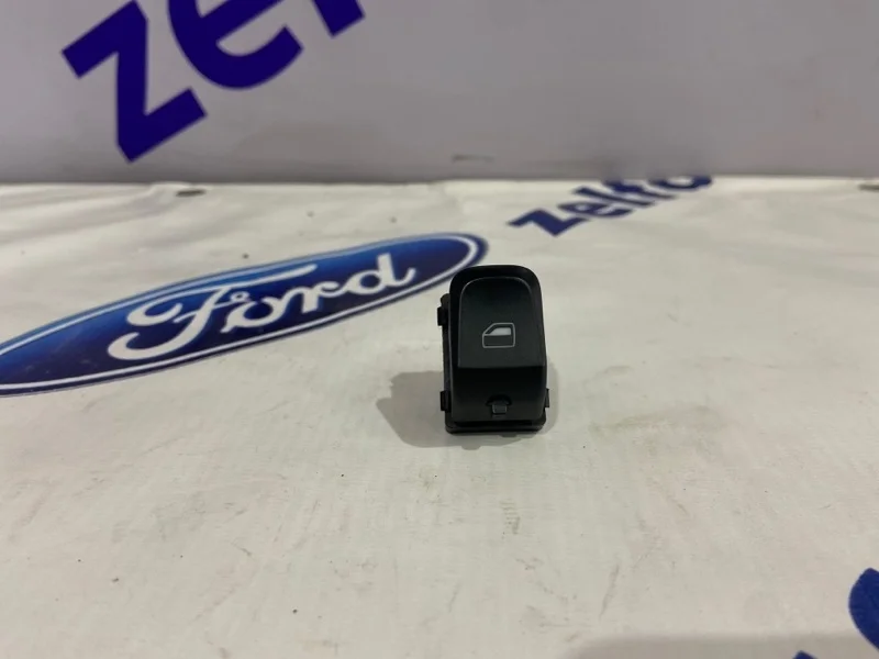 Кнопка стеклоподъёмника AUDI A4 2009г