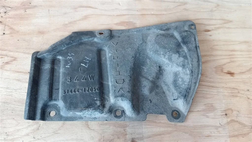 Б.у. пыльник двигателя TOYOTA PRIUS ZVW30 TOYOTA PRIUS ZVW30