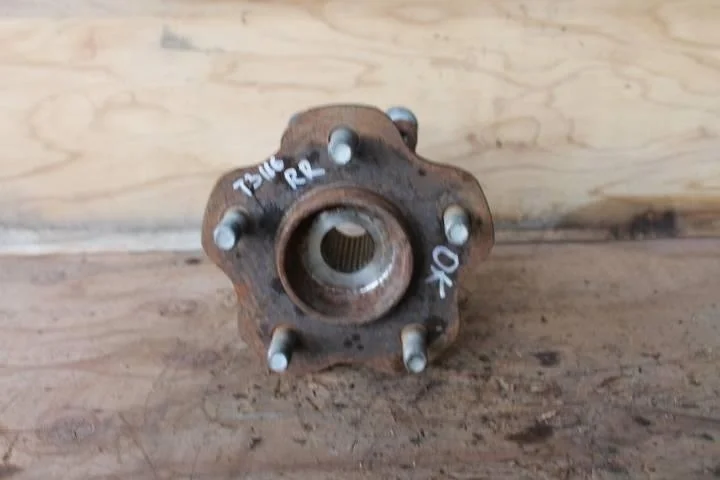 Б.у. ступица NISSAN X-TRAIL T31 NISSAN X-TRAIL T31