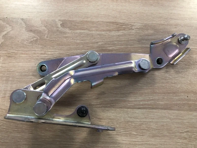 ПЕТЛЯ КРЫШКИ БАГАЖНИКА MITSUBISHI LANCER 10 2007 5923A013 CY1A 4A91, левая