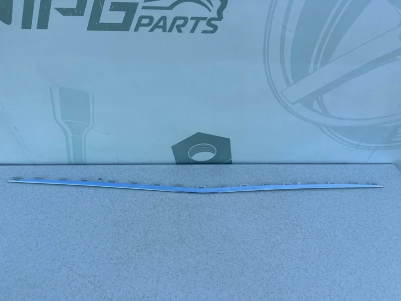 Молдинг переднего бампера центральный Mercedes-benz W213