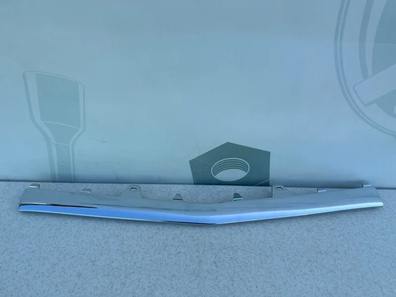 Молдинг переднего бампера центральный дефект Mercedes-benz W212