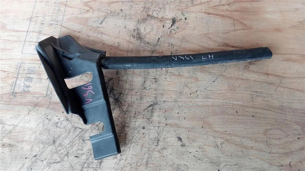 Б.у. накладка NISSAN SKYLINE V36 NISSAN SKYLINE V36