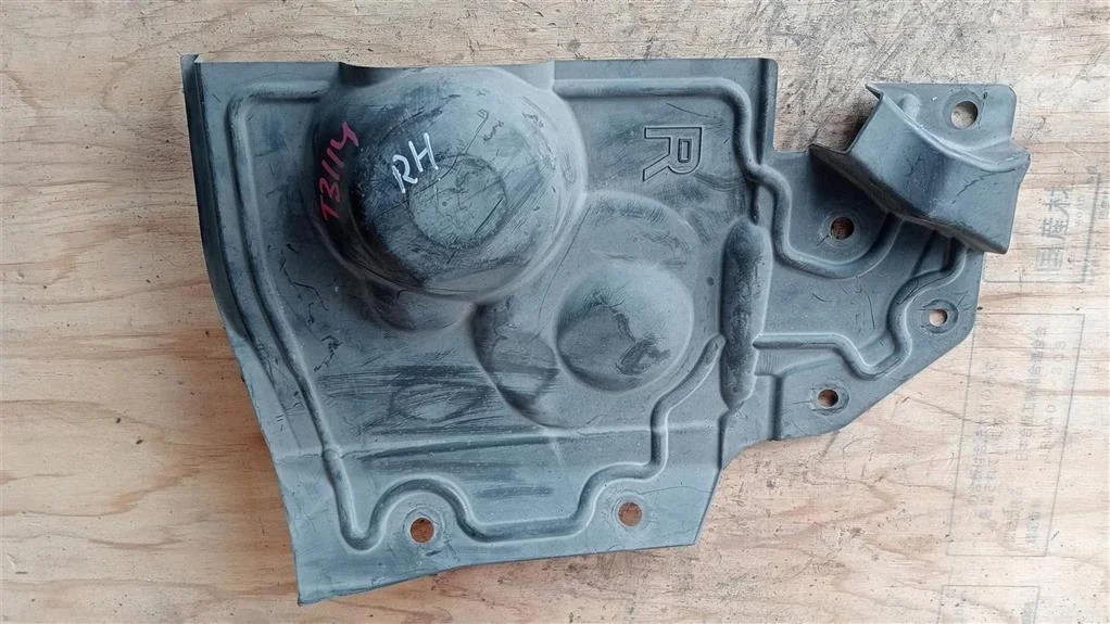 Б.у. пыльник двигателя NISSAN X-TRAIL T31 NISSAN X-TRAIL T31