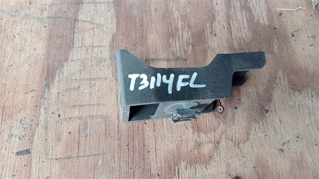 Б.у. крепление радиатора NISSAN X-TRAIL T31 NISSAN X-TRAIL T31