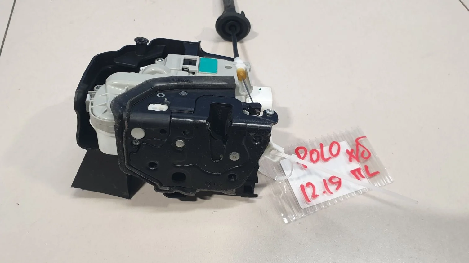 Замок двери передней левой для Volkswagen Polo 2009-2015